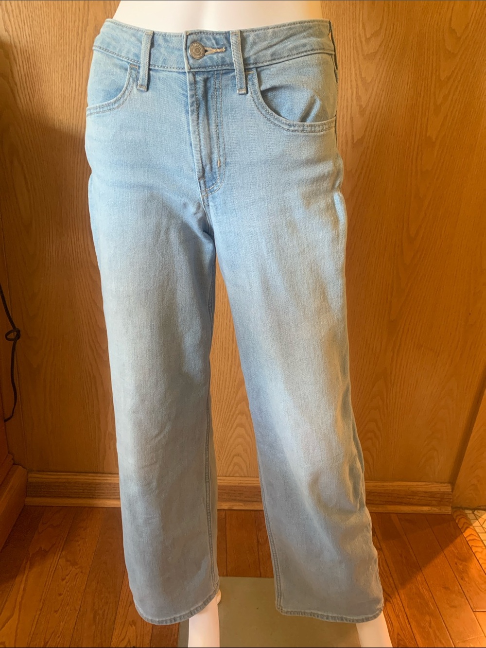 Old navy wow high waisted wide legged light wash 0 jeans